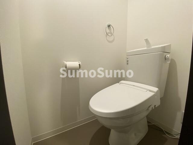物件内観写真9　(シンプルで使いやすいトイレです)