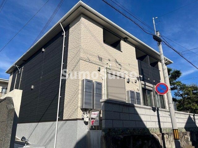 物件外観写真1　(外観は落ち着いています)