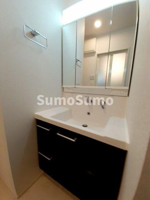 物件内観写真7　(コンパクトで使いやすい洗面所)