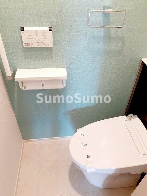 物件内観写真8　(ゆったりとした空間のトイレです)