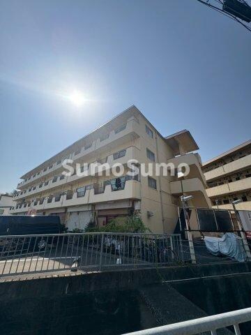 物件外観写真1　(外観は落ち着いています)