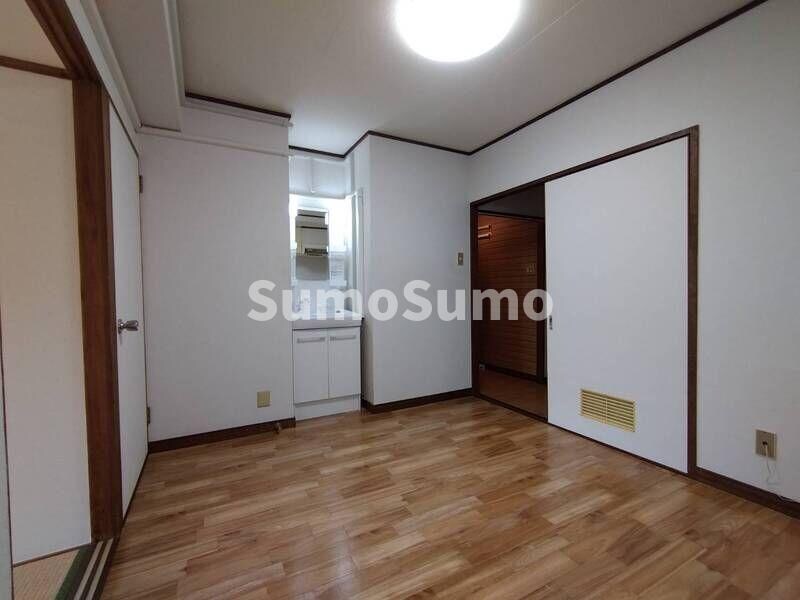 物件内観写真3　(使いやすいリビングです)