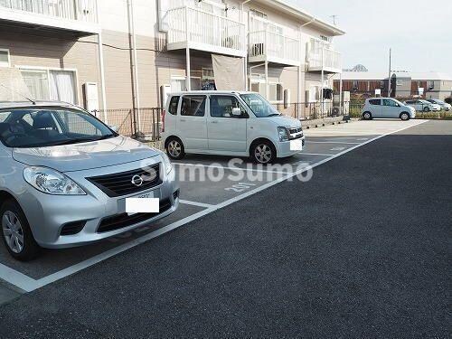 物件外観写真2　(駐車場です)