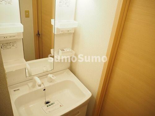 物件内観写真9　(コンパクトで使いやすい洗面所)