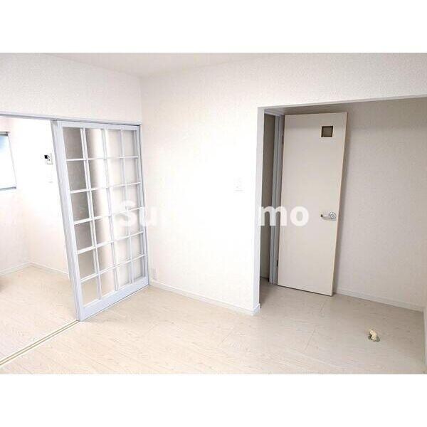 物件内観写真6　(ゆったり過ごせる居間です)