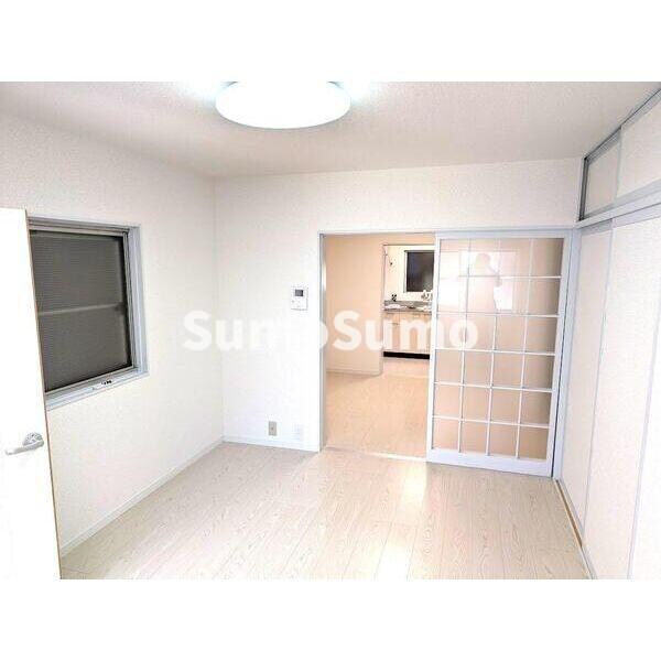 物件内観写真7　(おしゃれな居間です)