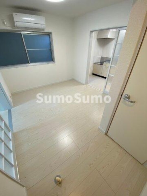 居室(ゆったり過ごせる居間です)