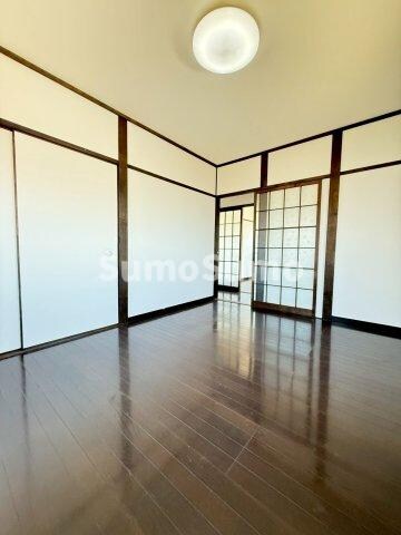 物件内観写真5　(こちらのリビングで趣味の時間をお楽しみください)