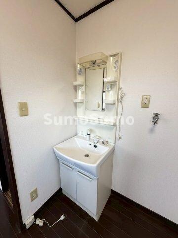 物件内観写真12　(忙しい朝には欠かせない洗面所です)