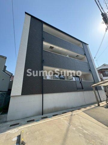 物件外観写真1　(外観は落ち着いています)