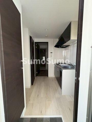 物件内観写真4　(収納もある玄関です)