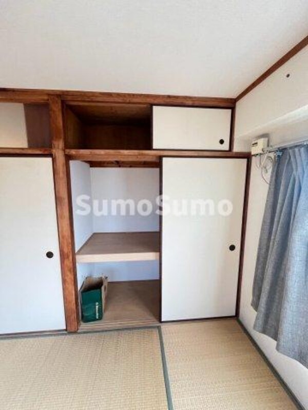 収納(小物を収納するのに便利です)