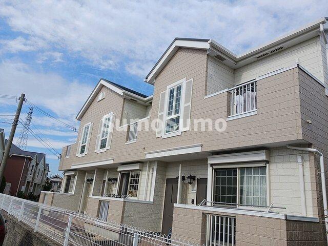 物件外観写真1　(落ち着いた雰囲気の外観です)