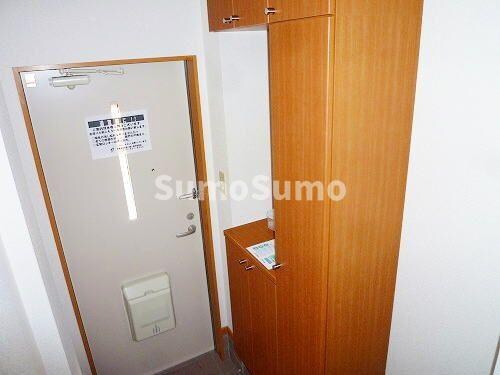 物件内観写真3　(シンプルで使いやすい玄関です)