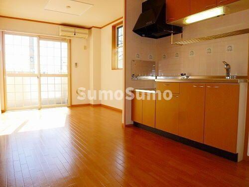 物件内観写真4　(おしゃれな居間です)