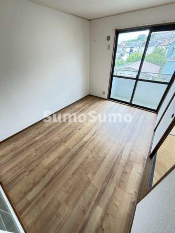 居室(ゆったりとした居間です)