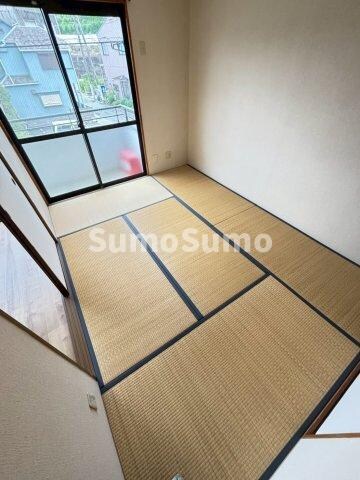 物件内観写真6　(日本らしい落ち着いた雰囲気の和室です)