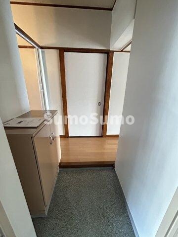 物件内観写真4　(ゆったりとした玄関です)