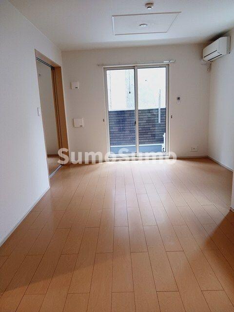 物件内観写真4　(こちらのリビングで趣味の時間をお楽しみください)