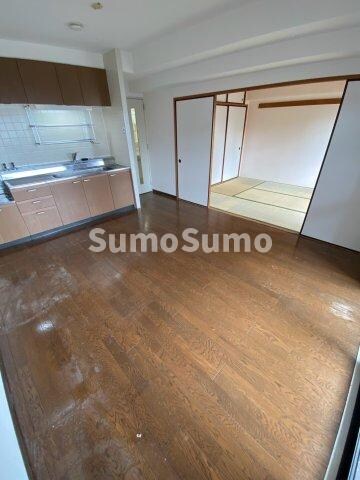 物件内観写真2　(居間です)