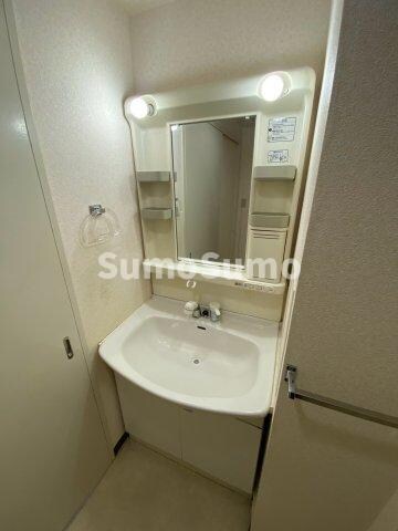 物件内観写真7　(コンパクトで使いやすい洗面所)