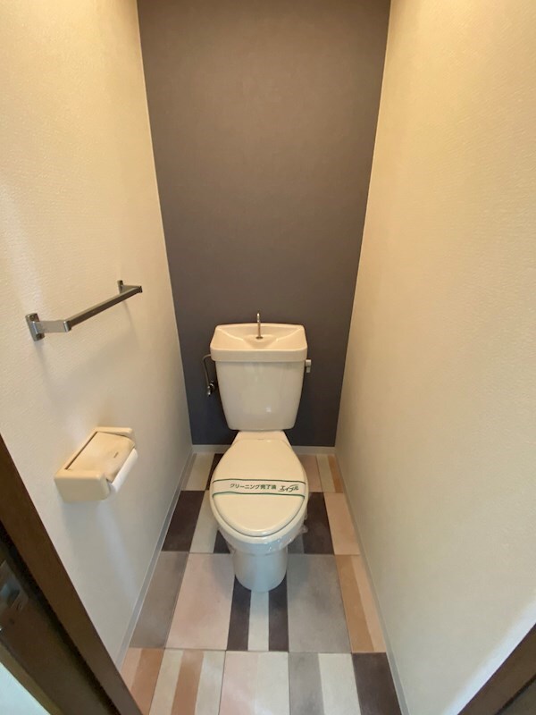 トイレ(落ち着いた色調のトイレです)