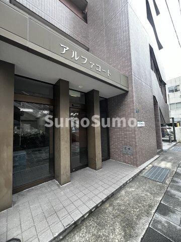 物件外観写真2　(ゆとりのあるエントランスです)