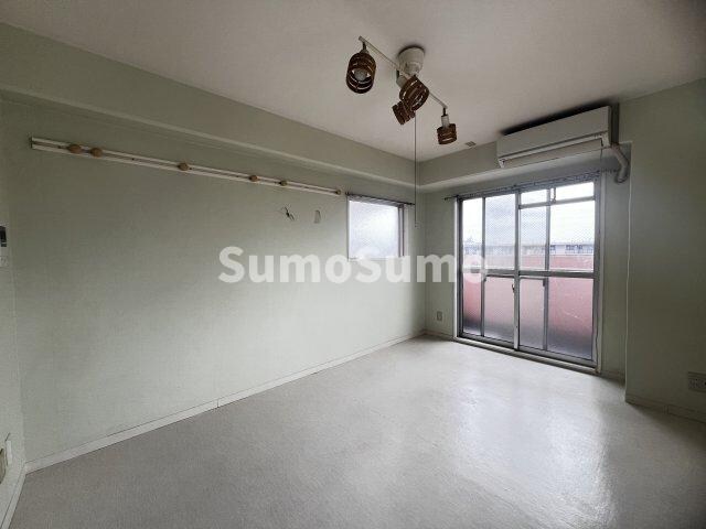 物件内観写真9　(リビングです)