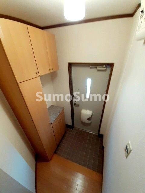 物件内観写真3　(シンプルで使いやすい玄関です)