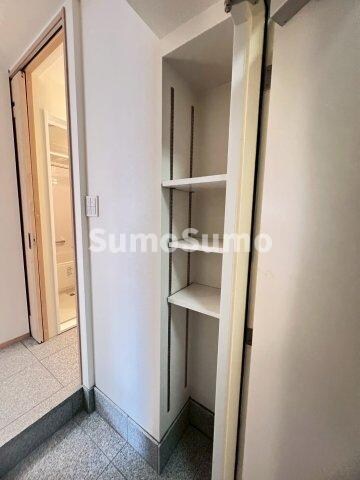 物件内観写真4　(ちょっとした収納スペースも充実しています)