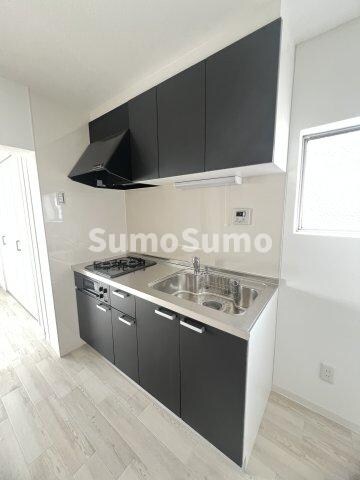 物件内観写真3　(コンパクトなキッチンで掃除もラクラク)