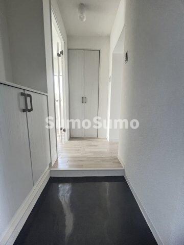 物件内観写真12　(明るい玄関です)