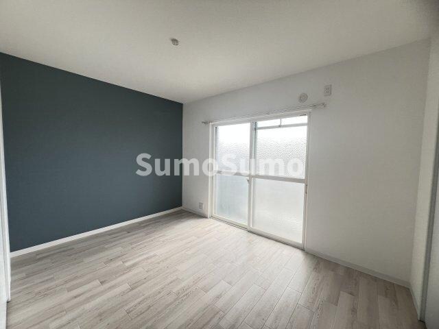 物件内観写真17　(広くて明るい寝室)