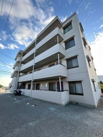 物件外観写真1　(外観は落ち着いています)