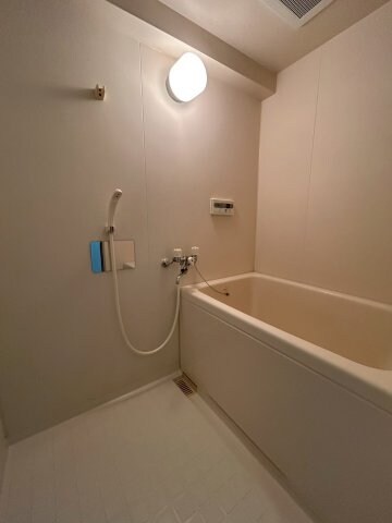 物件内観写真5　(きれいなお風呂です)