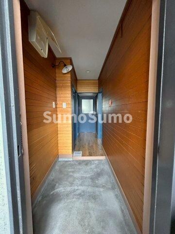 物件内観写真2　(明るい玄関です)