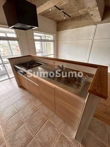 物件内観写真4　(コンパクトなキッチンで掃除もラクラク)