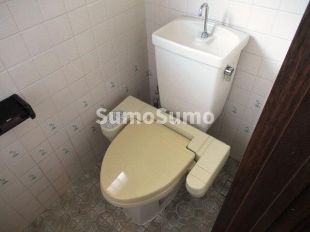 物件内観写真9　(ゆったりとした空間のトイレです)