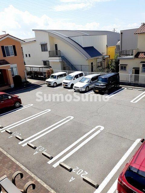 物件外観写真2　(駐車場です)