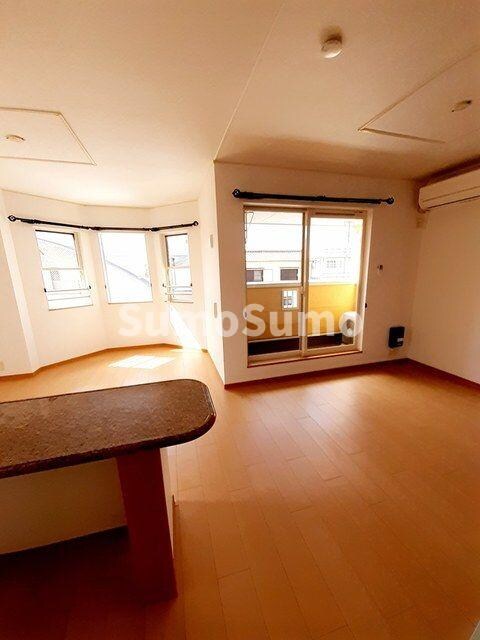 物件内観写真4　(ゆったり過ごせる居間です)