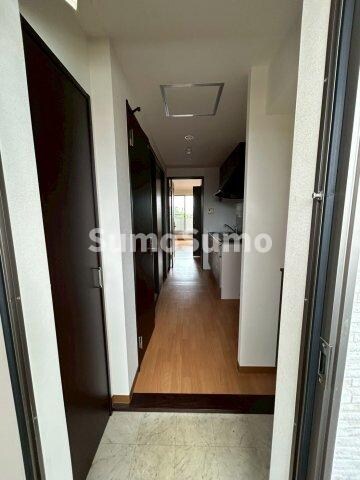 物件内観写真2　(落ち着いた玄関です)