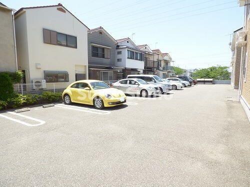 物件外観写真2　(カースペースがあります)