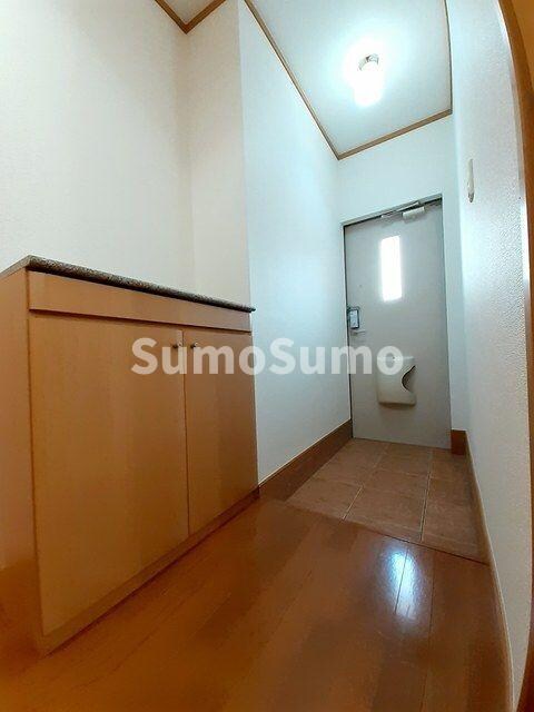 物件内観写真3　(きれいな玄関です)