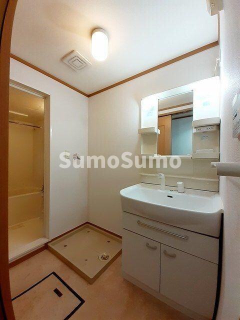 物件内観写真8　(コンパクトで使いやすい洗面所)