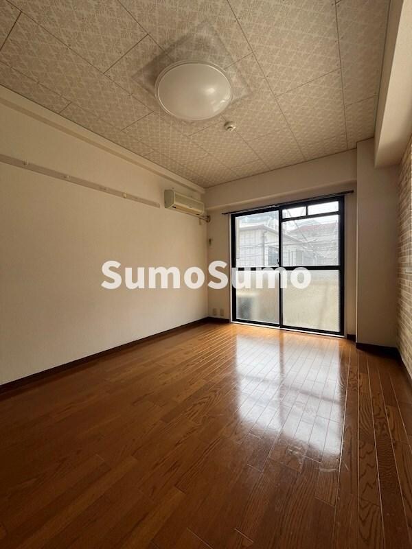 寝室(落ち着いて過ごせるお部屋なので、寝室にいかがでしょうか)