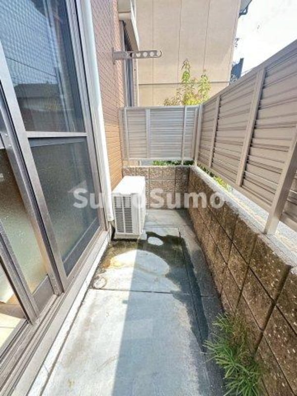 バルコニー(外からの目が気にならないバルコニーで洗濯物が干せます)
