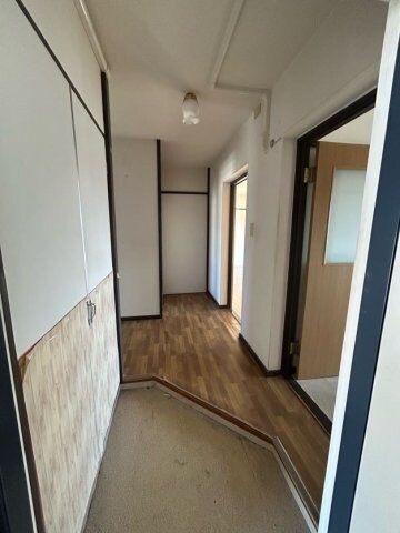 物件内観写真4　(収納もある玄関です)