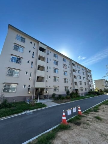 物件外観写真3　(外観は落ち着いています)