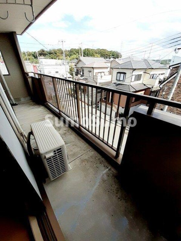 バルコニー(暖かな日差しのふりそそぐバルコニー)