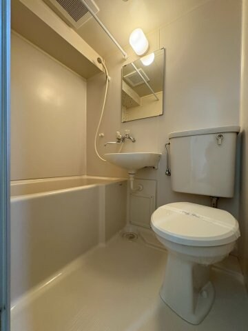 物件内観写真8　(日々の暮らしに欠かせないお風呂です)